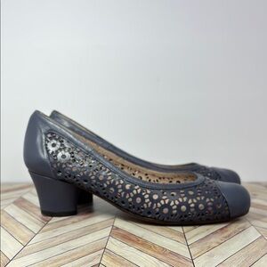 Elegant Gray leather Women's mid Heels size 38 cutout pattern